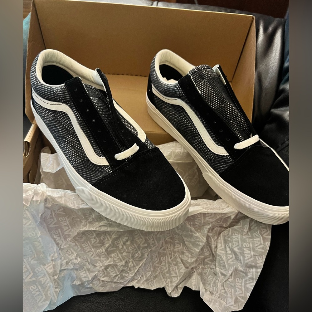 BRAND NEW Old Skool Skate Sneakers